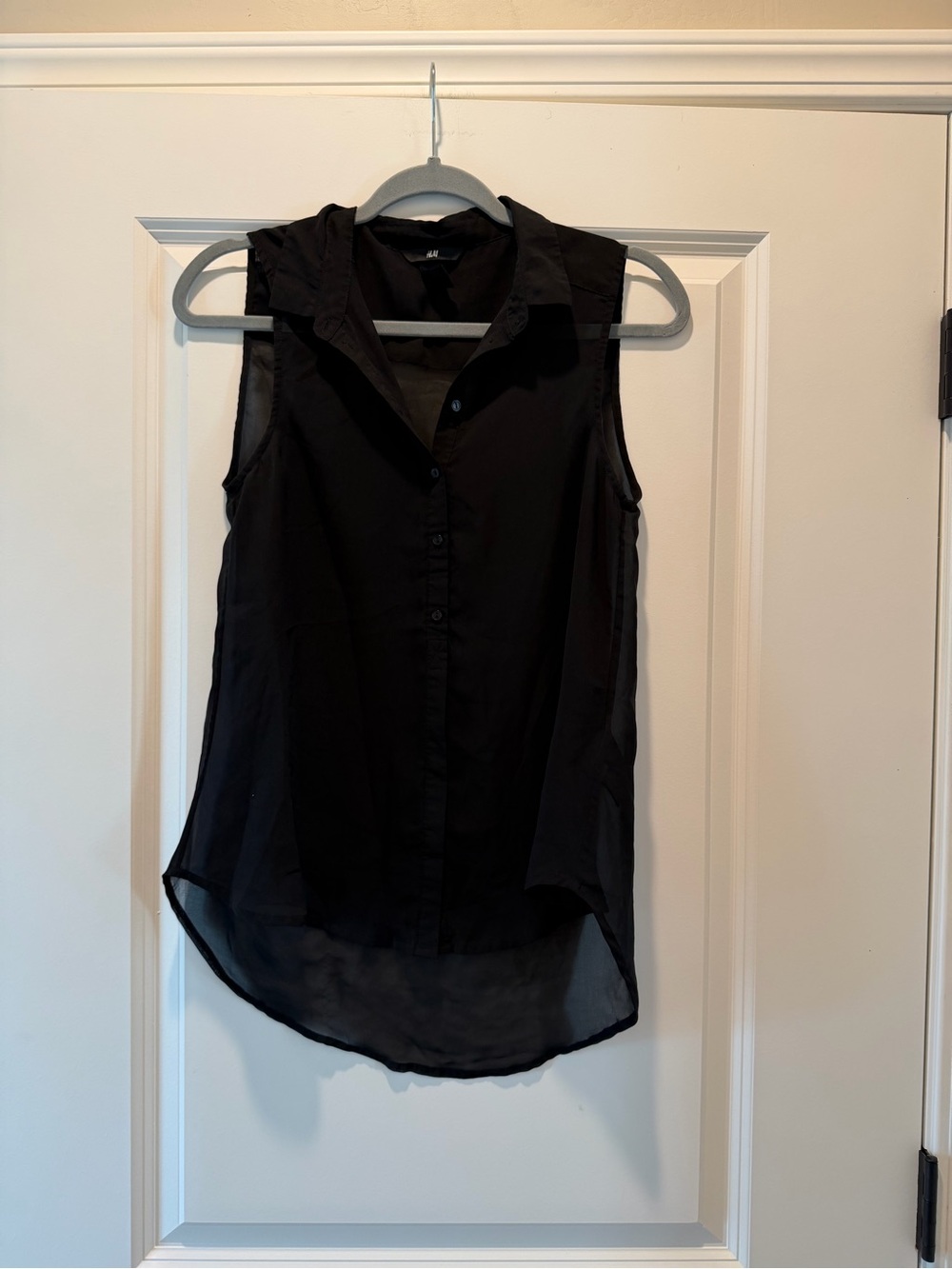H&M Black Sleeveless Button-Down Blouse